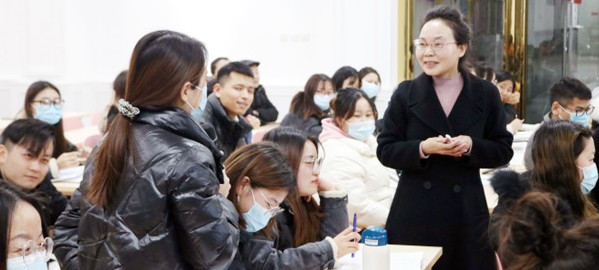 府谷 专家指导+名师授课+培优补弱+日清月结的教学模式