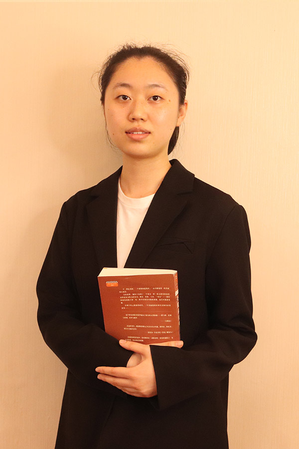 府谷梁艺 本科学历，优秀班主任