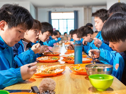 府谷学生用餐
